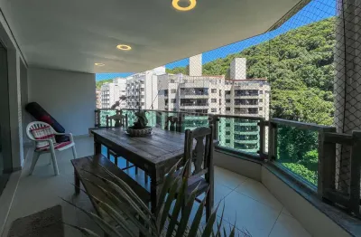 Apartamento com varanda e lazer na Praia das Pitangueiras, Guaruja