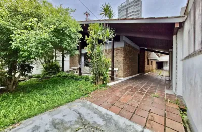 OPORTUNIDADE - Casa de alto padrão na Praia do Tombo, Guaruja