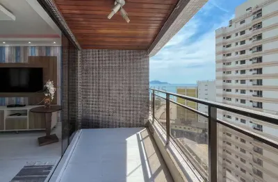 Apartamento reformado com varanda vista mar a uma quadra da Praia das Asturias, Guaruja