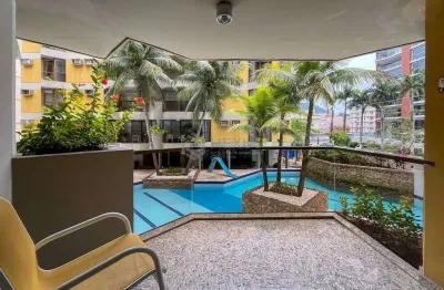 Apartamento com varanda e lazer na Praia da Enseada, Guaruja