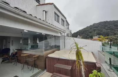Cobertura duplex com varanda e lazer na Praia da Enseada, Guaruja
