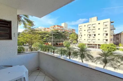 Apartamento com varanda e lazer na Praia da Enseada, Guaruja