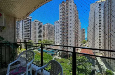 Apartamento com varanda vista mar na Praia das Pitangueiras, Guaruja