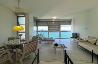 Apartamento frente mar com vista oceânica na Praia das Pitangueiras, Guaruja