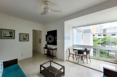 Apartamento com varanda e vista mar na beira mar da Praia das Pitangueiras, Guaruja