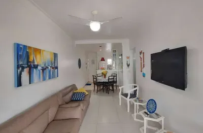 Apartamento reformado com varanda e lazer na Praia da Enseada, Guaruja