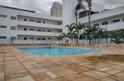 Apartamento com varanda e lazer na Praia da Enseada, Guaruja