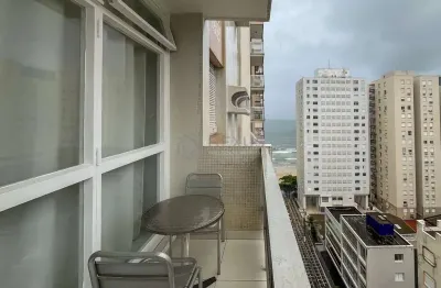 Apartamento reformado com varanda na beira mar da Praia das Pitangueiras, Guaruja