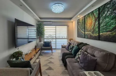 Apartamento reformado com varanda e lazer na Praia das Pitangueiras, Guaruja