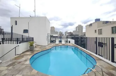 Apartamento com varanda e lazer na Praia da Enseada, Guaruja