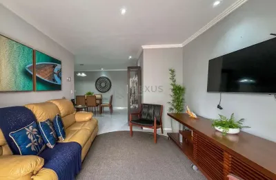 Apartamento com varanda e lazer a 80m da Praia das Pitangueiras, Guaruja