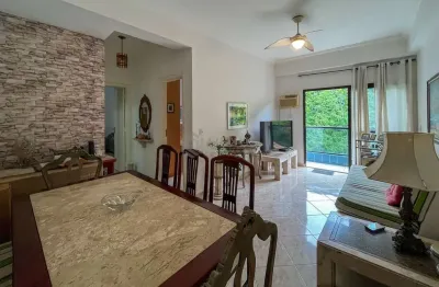 Apartamento com varanda e lazer na Praia das Pitangueiras, Guaruja