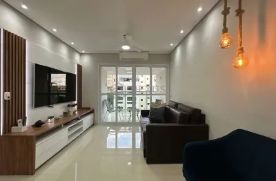 Apartamento com varanda e lazer na Praia da Enseada, Guaruja