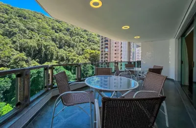 Apartamento com varanda e lazer na Praia das Pitangueiras, Guaruja
