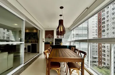 Apartamento reformado com varanda gourmet e lazer na Praia das Pitangueiras, Guaruja