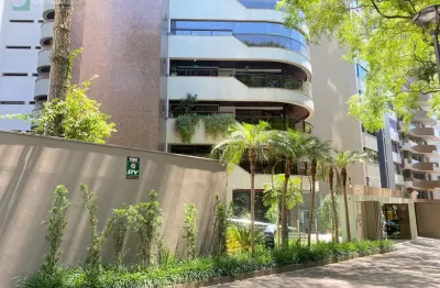 Apartamento com 351m2 útil em frente ao curitibano.