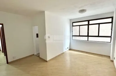 Apartamento amplo, muito bem localizado em região Central!!!