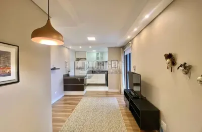 Apartamento mobiliado com dois quartos e uma garagem no Água Verde