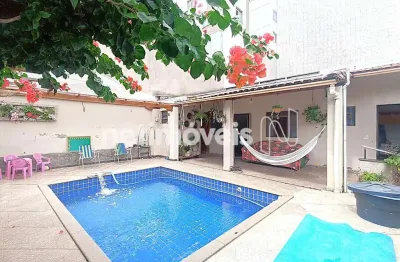 Casa com 5 quartos à venda na Rua Manoel Teixeira Camargos, Glória, Contagem