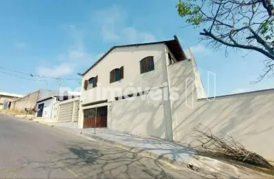 Casa com 6 quartos à venda na Rua Três de Novembro, Amazonas, Betim