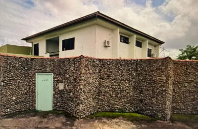 Excelente sobrado com 4 terrenos escriturados, um imóvel imponente, perfeito para quem busca espaço, conforto e lazer em uma única propriedade e ainda possui um terraço com vista ao mais lindo nascer 