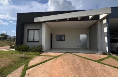 Linda casa no condomínio verana, com 3 quartos, sala em dois ambientes, cozinha planejada, piscina,  onde conforto, exclusividade e elegância se unem para transformar o seu sonho em realidade!