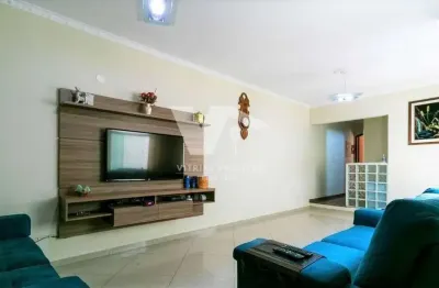 Sobrado à venda na vila carrão, com 5 dormitórios, 3 suítes e 2 vagas de garagem cobertas. perto do shopping anália franco.