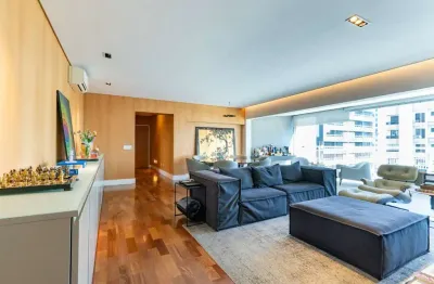 Apartamento à venda no itaim bibi com 3 suítes, 3 vagas de garagem e depósito. lazer com piscina aquecida, academia e sauna. perto da faria lima.