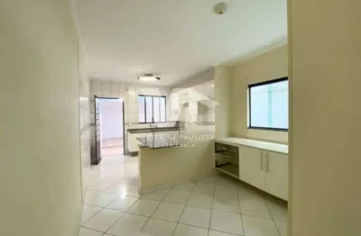 Sobrado à venda na vila matilde com 3 quartos, 1 suíte com closet e 2 vagas de garagem. cozinha mobiliada, sala de jantar e portão automático.