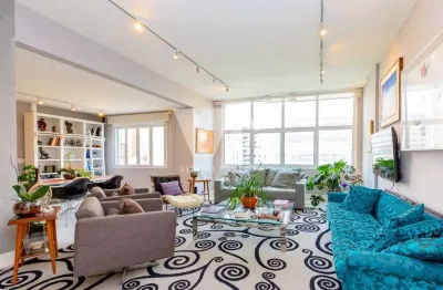 Apartamento à venda no Jardim Paulista com 2 quartos, 1 suíte e 1 vaga. Totalmente reformado, com 130m², ar condicionado e janelas antirruído.