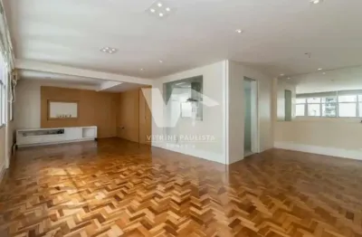 Apartamento à venda no jardim europa com 3 quartos (1 suíte) e 1 vaga, 147m², reformado, living com janelões e lazer com salão de festas.