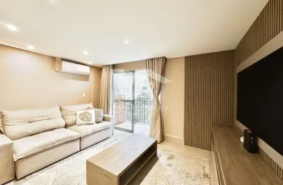 Apartamento à venda na aclimação com 2 suítes e 2 vagas fixas, 99m², reformado. lazer com piscina e academia. perto do parque da aclimação.