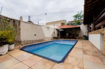 Casa na cidade patriarca com 3 quartos (1 suíte com hidro), 6 vagas, área externa com lazer completo com piscina e churrasqueira.