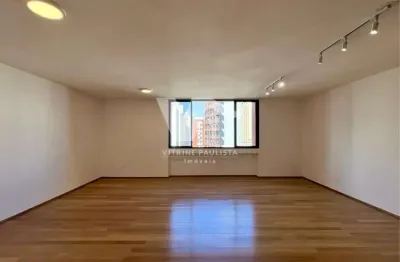 Apartamento reformado no jardim américa com 3 quartos (2 suítes) e 2 vagas. 134m², perto da oscar freire e metrô.