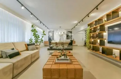 Apartamento mobiliado no jardim paulista com 3 quartos (2 suítes) e 1 vaga. 158m², reformado e com escritório.