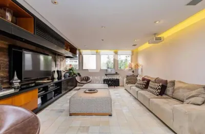 Apartamento no Jardim América com 177m², 3 quartos (2 suítes) e 1 vaga. Reformado, suíte master dupla e portas blindadas.