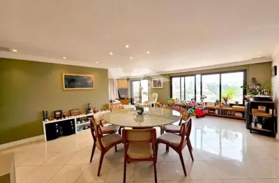 Apartamento na Aclimação com 213m², 3 suítes e 3 vagas. Mobiliado e próximo ao Metrô Ana Rosa.