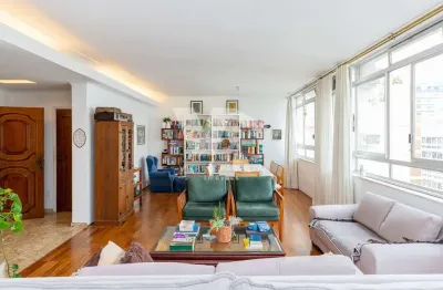 Apartamento em Higienópolis com 254m², 4 quartos (1 suíte) e 3 vagas. Com vista panorâmica e próximo ao Metrô Higienópolis-Mackenzie.