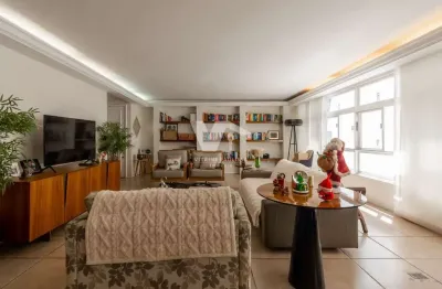 Apartamento no Jardim Paulista com 178m², 3 quartos (1 suíte) e 1 vaga. Próximo ao Clube Paulistano.
