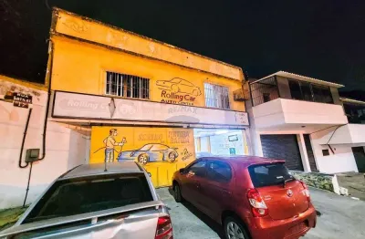 Galpão excelente em ótima localização, área comercial e próximo a comércio e condução com 350m².