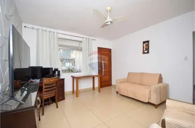 Excelente casa no bairro da portuguesa, com 3 quartos e terraço com churrasqueira. acredito ser essa sim a casa dos seus sonhos.