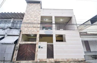 Excelente casa bi familiar, 4 quartos sendo 1 suíte, portuguesa. com garagem. próxima a comércio e condução.