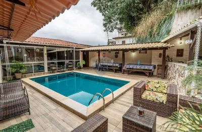 Casa à venda/350m²/5 quartos/3 suítes/piscina/área gourmet/elevador/3 vagas/r$1.390.000/jd. guanabara/rj