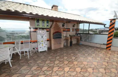 Maravilhosa casa multi familiar na fregueisa, ilha do gevernador, ideal também para quem busca renda extra com alugueis.