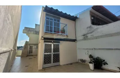 Casa bifamiliar à venda 203m² -790 mil- 5 quartos, 2 suítes, terraço gourmet, 4 vagas- Portuguesa/RJ