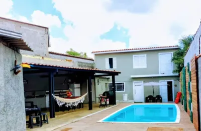 Casa à venda com excelente localização, próxima ao centro de mairiporã, na estrada da roseira!
