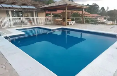Viva a experiência de morar em uma casa moderna, sofisticada e com vista privilegiada para a serra da cantareira!