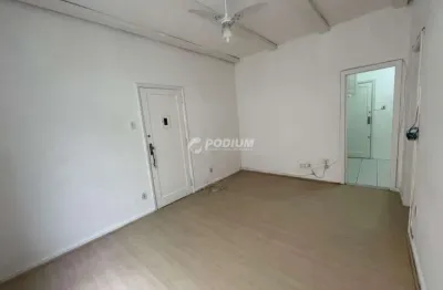 Apartamento para venda com 2 quartos no leblon com 66m²