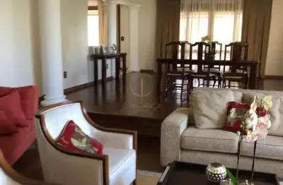 Apartamento  01 por andar , 04 dormitórios (sendo 02 suítes) e 03 vagas garagem