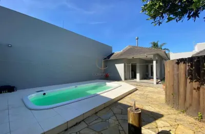 Casa térrea de 03 dormitórios 243m² construída em dois terrenos com 03 banheiros, suíte e piscina no bela vista